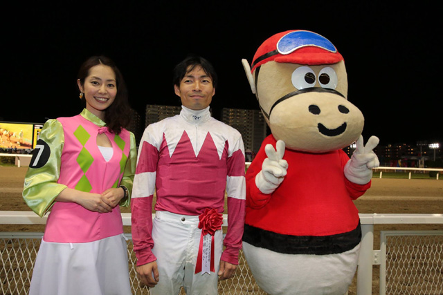 �����R��